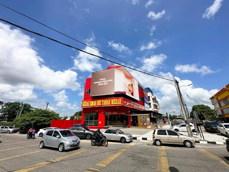 Digital Billboard at Kedai Emas Sri Tanah Merah