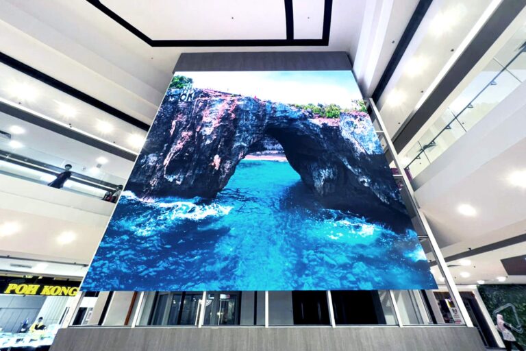 Indoor LED Screen at AEON Alpha Angle