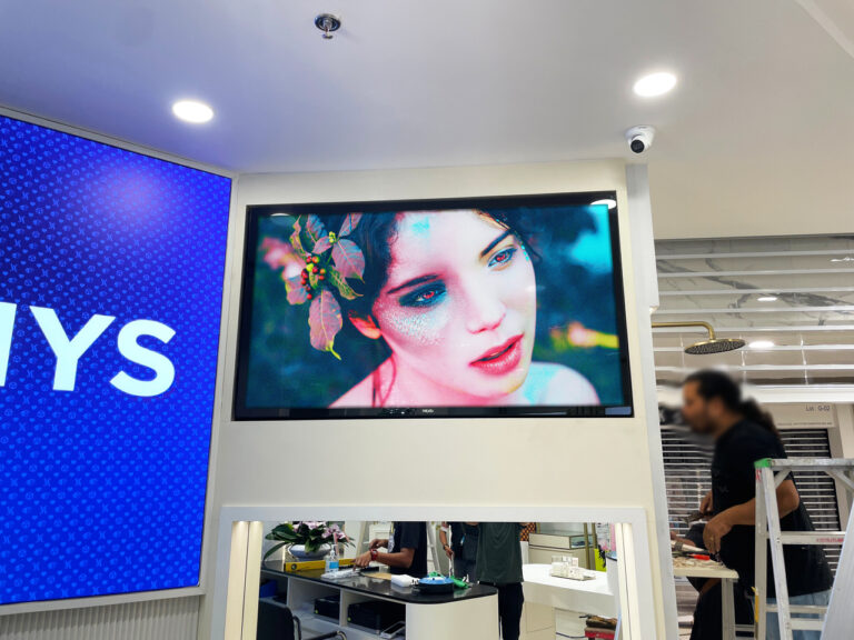 Smart Digital Signage at Avenys Store
