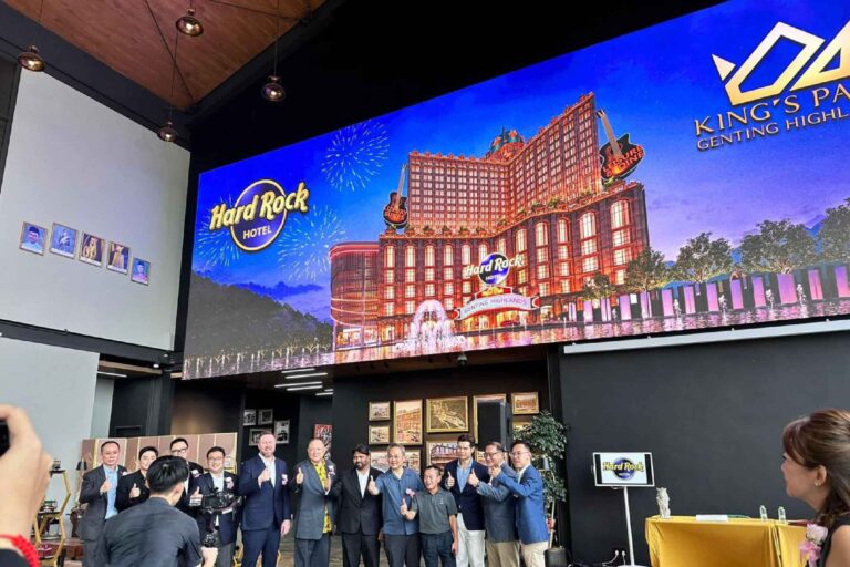 Outdoor LED Screen at Highlands Park City, Genting Highlands.