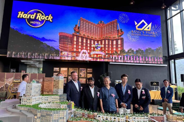 Outdoor LED Screen at Highlands Park City, Genting Highlands.