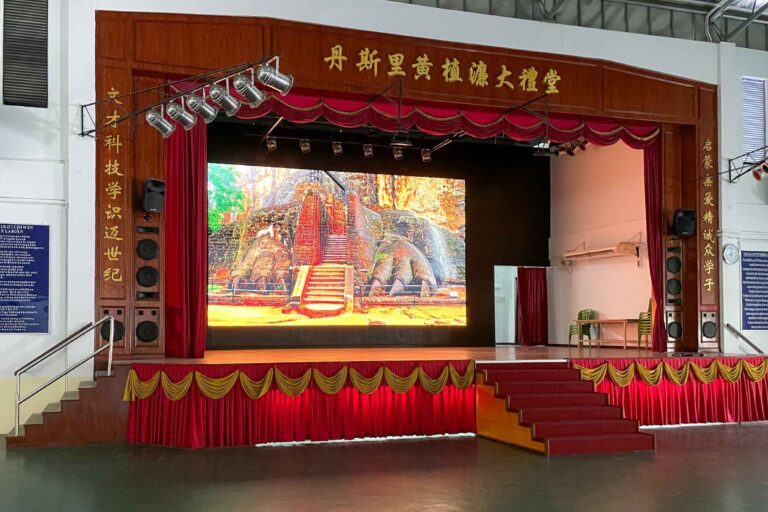 Indoor LED Screen at SJK (C) Chi Wen, Labuan