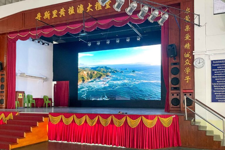 Indoor LED Screen at SJK (C) Chi Wen, Labuan
