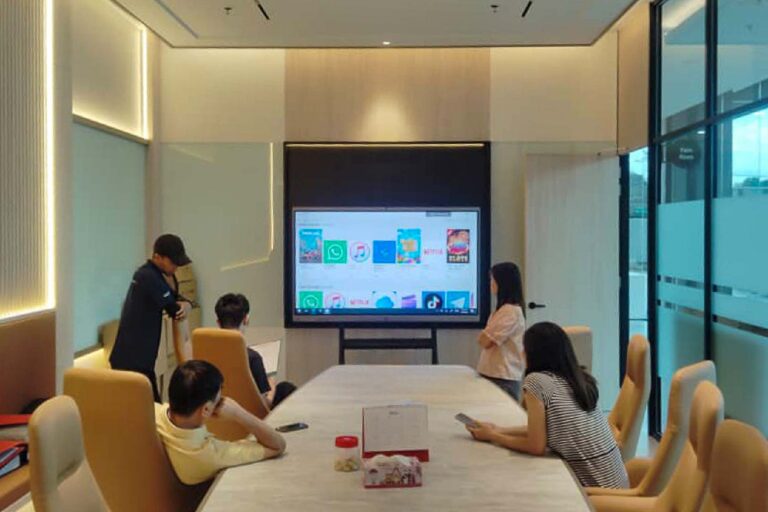 VEXO Smart Interactive Panel at Nutra Lipids (M) Sdn Bhd