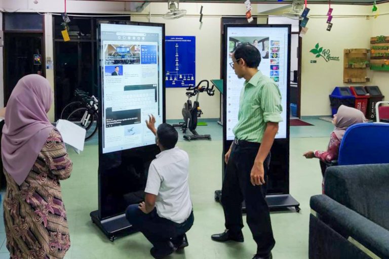 Interactive Touch-screen Kiosk / Standee at Jabatan Kesihatan Negeri Melaka