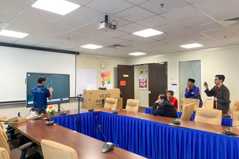 VEXO Smart Interactive Panel at Jabatan Kemajuan Masyarakat (KEMAS)