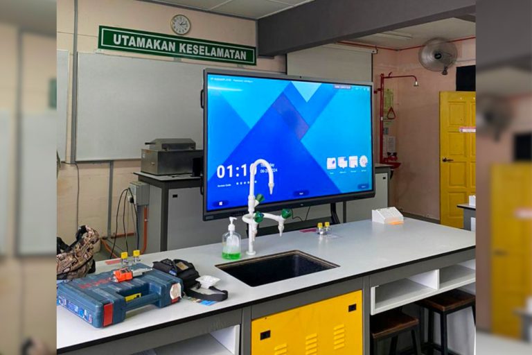 VEXO Smart Interactive Panel at Maktab Rendah Sains MARA Gerik