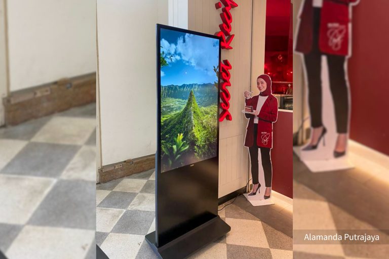 VEXO Digital Kiosk / Standee at Secret Recipe at Alamanda Putrajaya