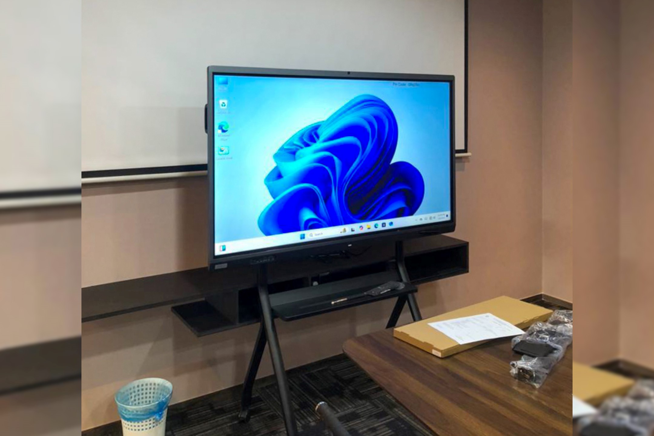 VEXO V7Pro Smart Interactive Panel at The Rise Malacca