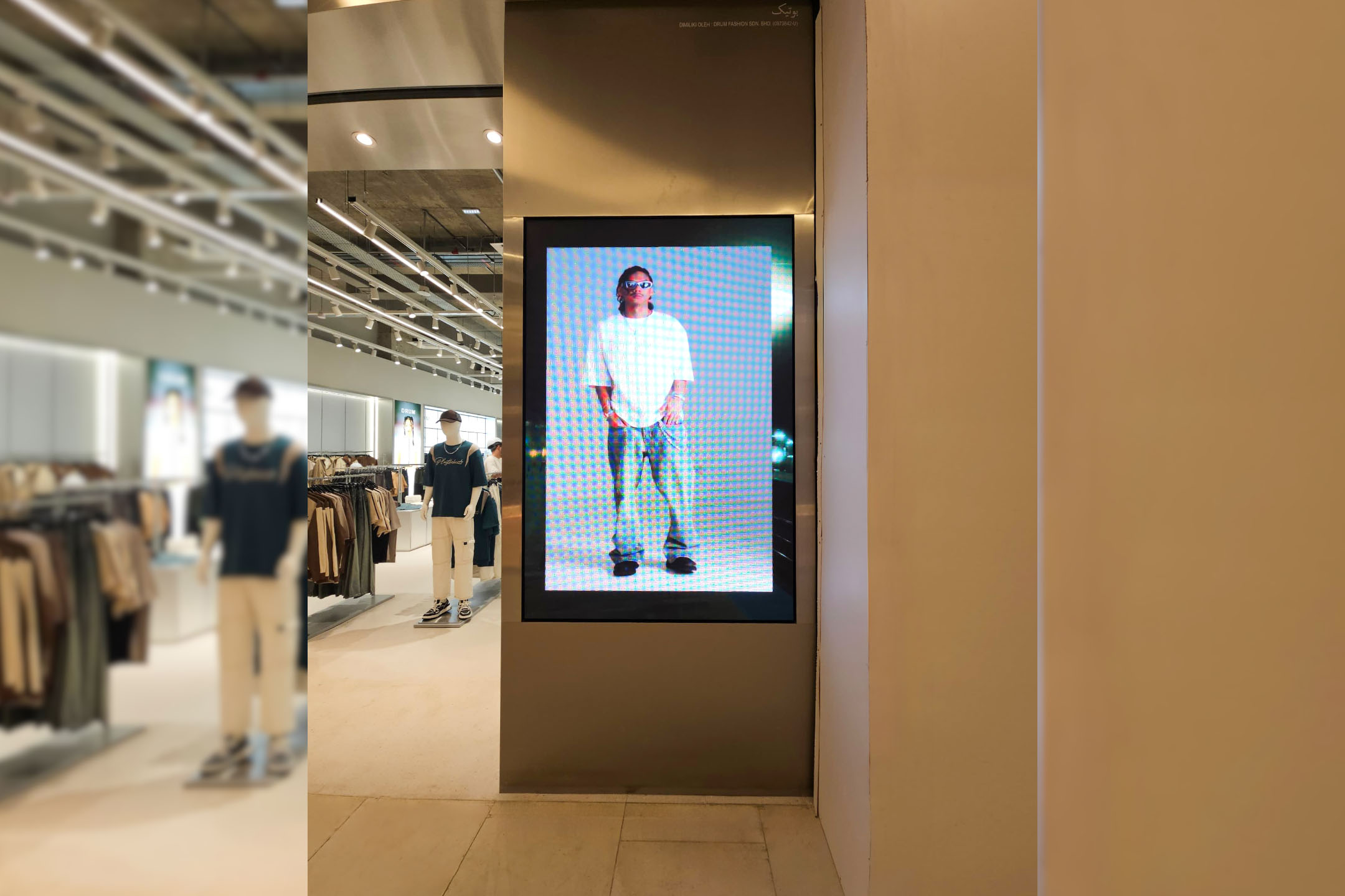 P2.5 Indoor LED Screens at the Drum Fashion at Mayang Mall