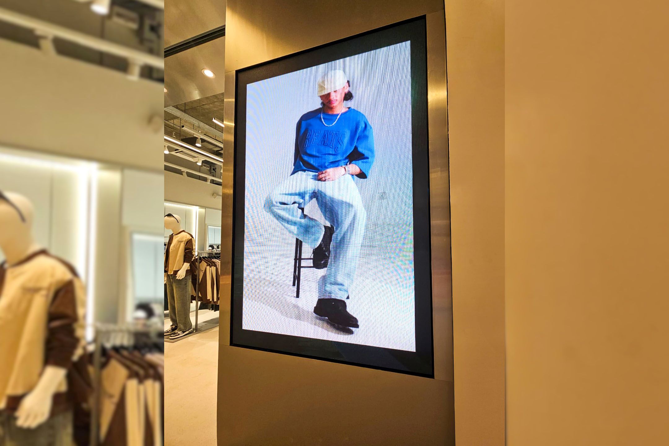 P2.5 Indoor LED Screens at the Drum Fashion at Mayang Mall