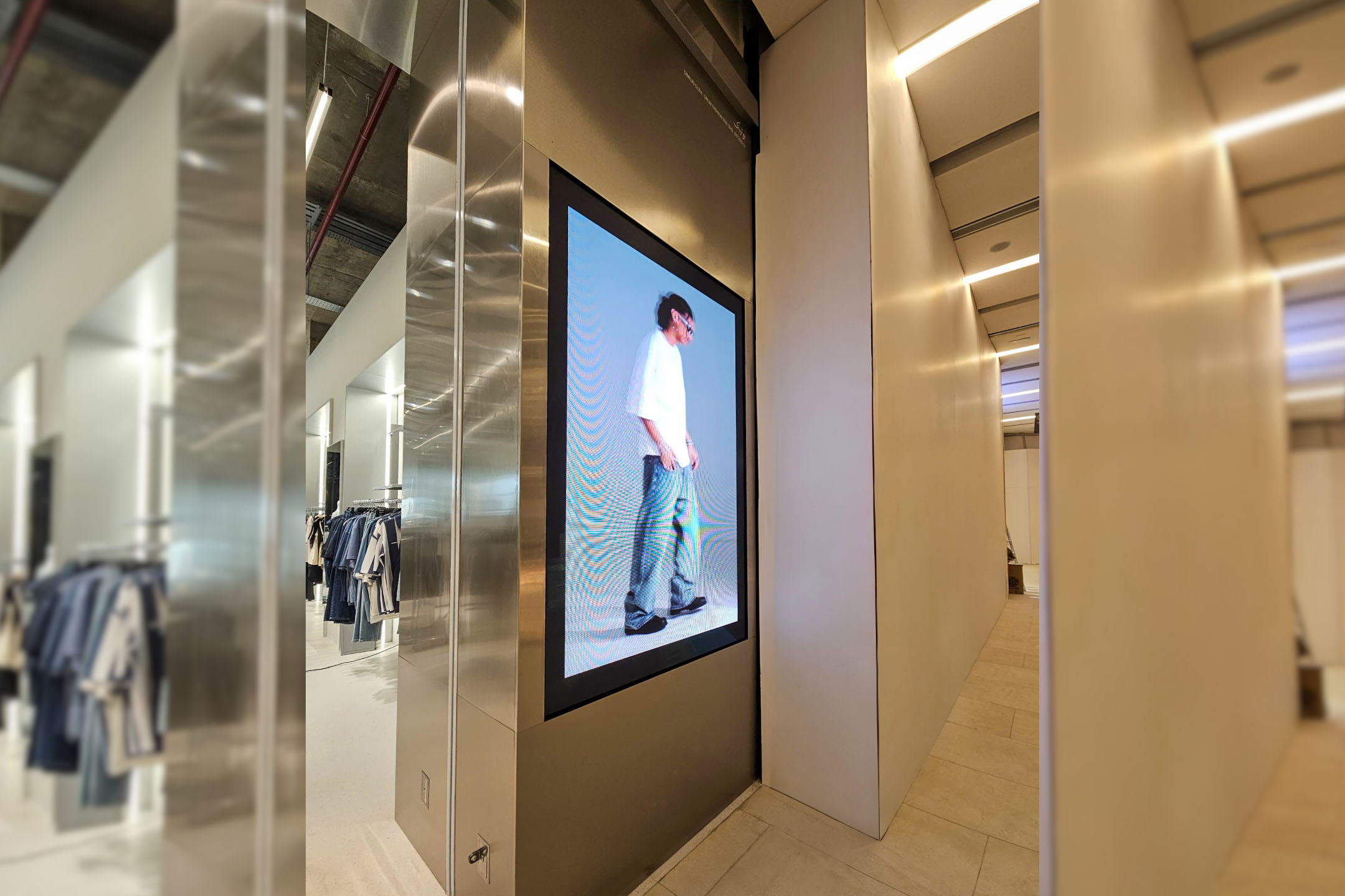 P2.5 Indoor LED Screens at the Drum Fashion at Mayang Mall